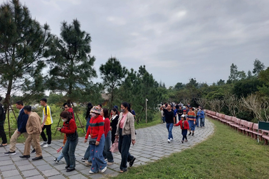 Hàng ngàn người viếng mộ Đại tướng Võ Nguyên Giáp dịp Tết Nguyên đán