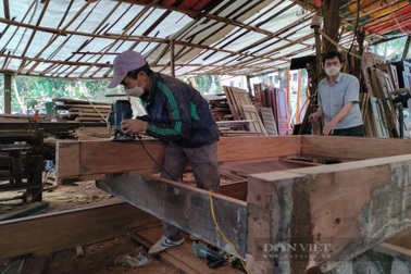 Nghề "lạ" ở Hà Nội: Chuyên săn lùng cửa gỗ cũ rồi "mông má" bán kiếm lời gấp 3-4 lần