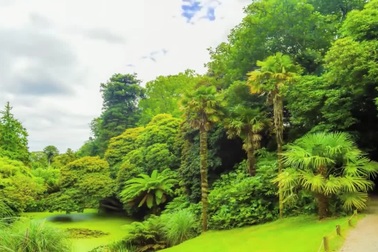 Tượng “Thiếu nữ ngủ say trên đồi” khiến nhiều người “sợ mất dép”