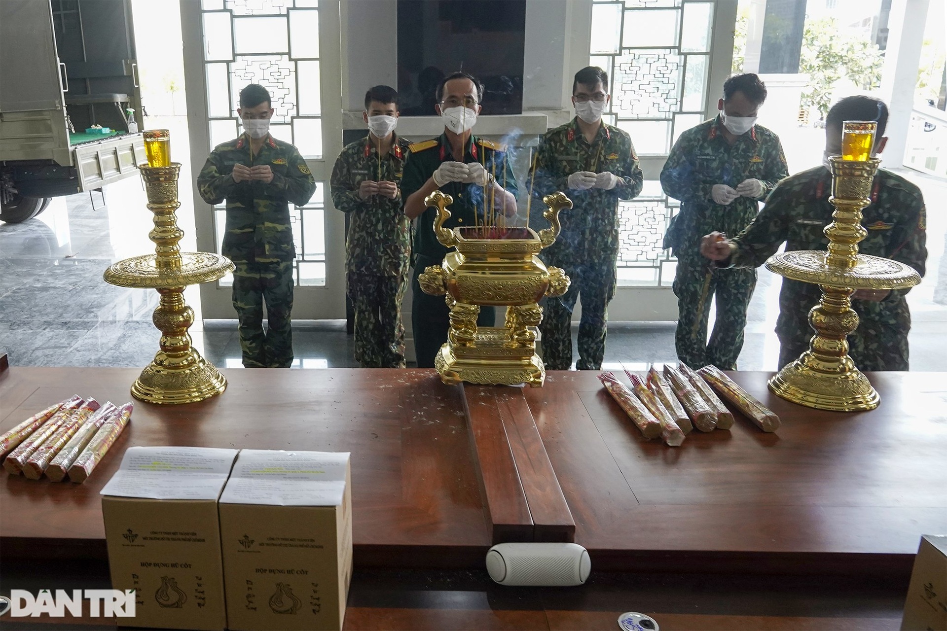 Hành trình bộ đội trao tro cốt về tận tay gia đình có người mất vì Covid-19 - 14