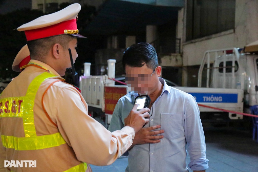 CSGT toàn quốc xử lý gần 2.500 lái xe dính cồn trong một ngày - 1