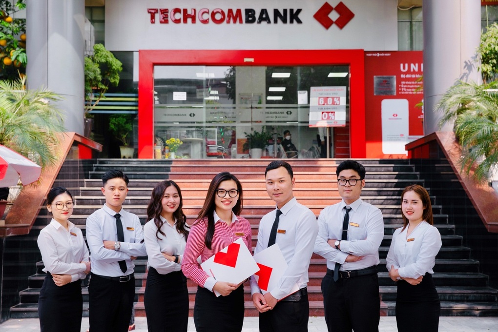 Techcombank 4 năm liên tiếp là Ngân hàng TMCP uy tín nhất - 2 Techcombank 4 năm liên tiếp là Ngân hàng TMCP uy tín nhất - 2
