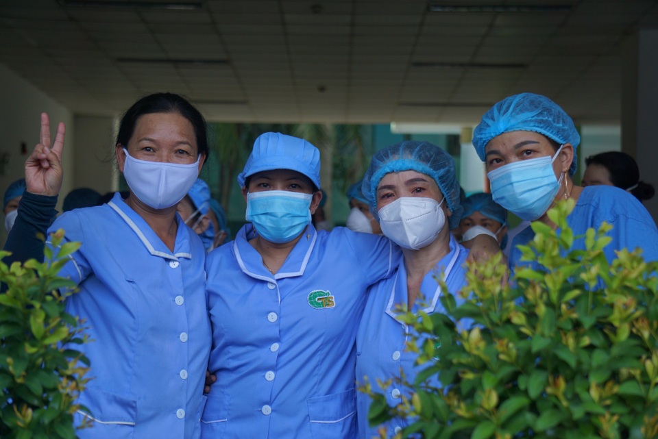 Gỡ phong tỏa Bệnh viện Đà Nẵng sau một tháng cách ly - 5 Gỡ phong tỏa Bệnh viện Đà Nẵng sau một tháng cách ly - 5
