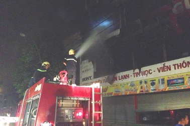 Siêu thị điện máy lớn bậc nhất TP Đông Hà bùng cháy trong đêm