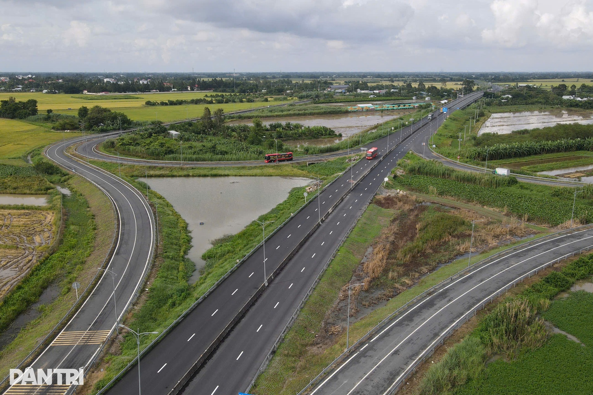 Hơn 50km đường nhan nhản ổ voi, ổ gà lột xác sau khi đầu tư 750 tỷ đồng - 1