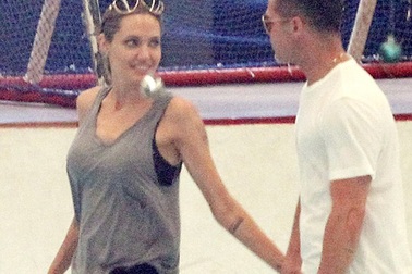 Bắt gặp Brangelina tại sân băng