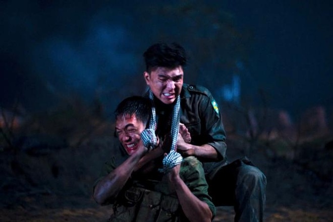Vì sao “Mưa đỏ” gây bão phòng vé, kéo hàng nghìn khán giả ùn ùn ra rạp? - 5 Vì sao “Mưa đỏ” gây bão phòng vé, kéo hàng nghìn khán giả ùn ùn ra rạp? - 5