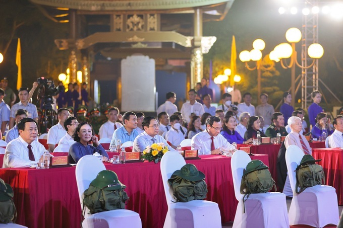 Thủ tướng Phạm Minh Chính và các lãnh đạo Đảng, Nhà nước tại điểm cầu TP.HCM.
