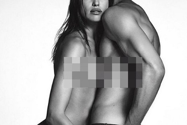 Siêu mẫu Nga chụp ảnh “nude” táo bạo