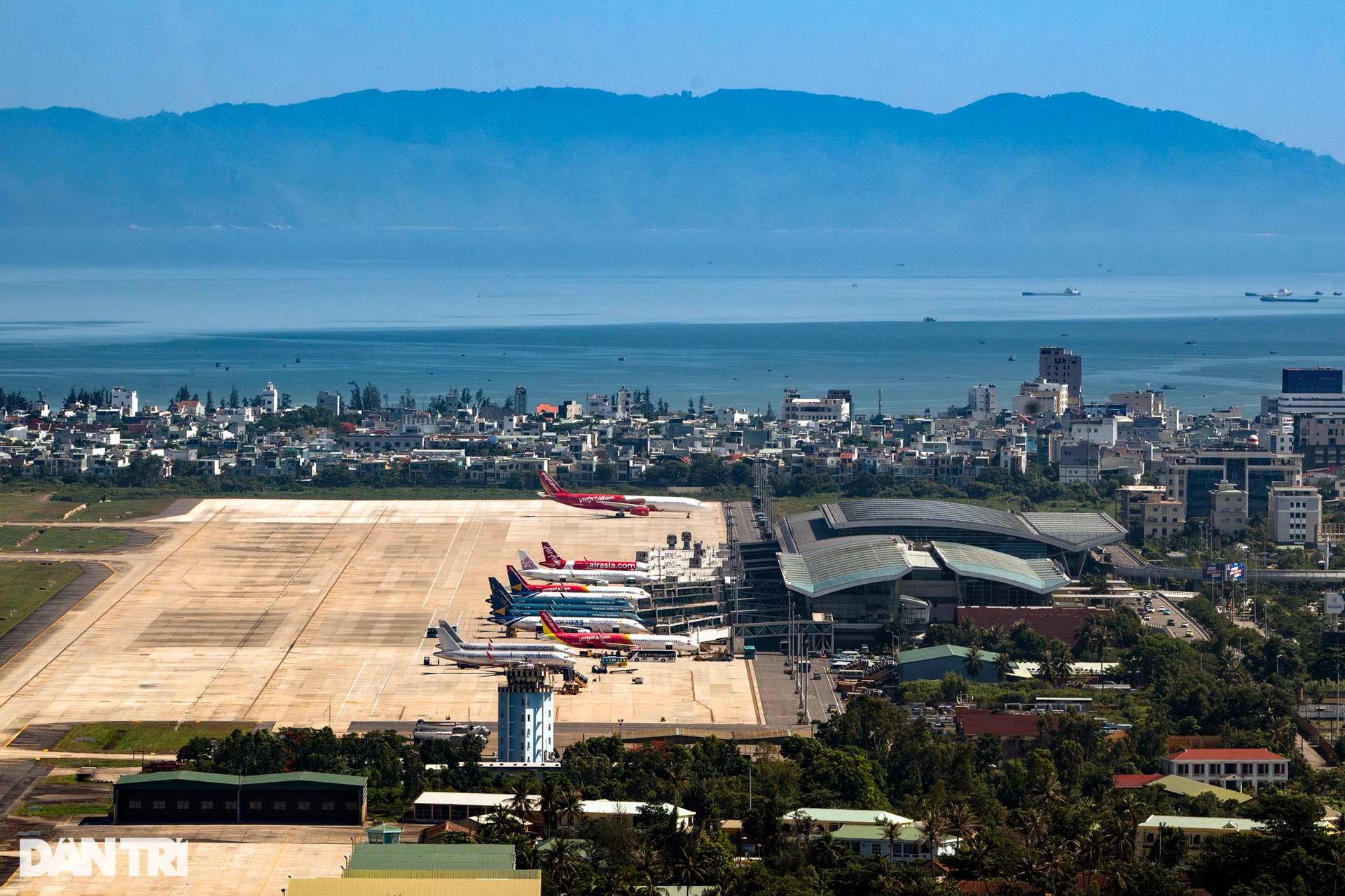 Bay trực thăng ra biển Đông 16km ngắm toàn cảnh TP Đà Nẵng - 2 Bay trực thăng ra biển Đông 16km ngắm toàn cảnh TP Đà Nẵng - 2