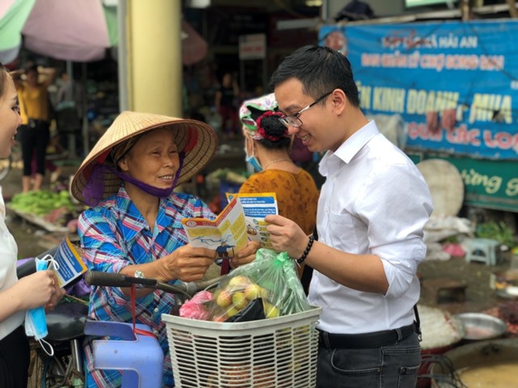 Chuyện gì xảy ra khi mức lương đóng BHXH thấp hơn chuẩn nghèo - 2 Chuyện gì xảy ra khi mức lương đóng BHXH thấp hơn chuẩn nghèo - 2