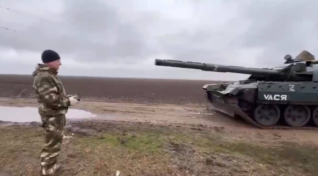 Nga biến vũ khí tịch thu của Ukraine thành xe tăng không người lái - 2 Nga biến vũ khí tịch thu của Ukraine thành xe tăng không người lái - 2