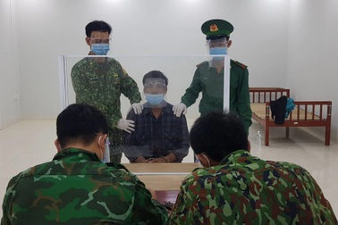 Bắt người đàn ông Campuchia vác cả bao nghi là cần sa vào Việt Nam