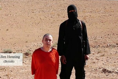 IS tung video chặt đầu con tin người Anh