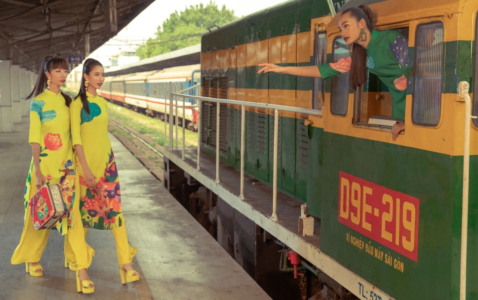 Dàn chân dài rực rỡ sắc màu đón năm mới - 6