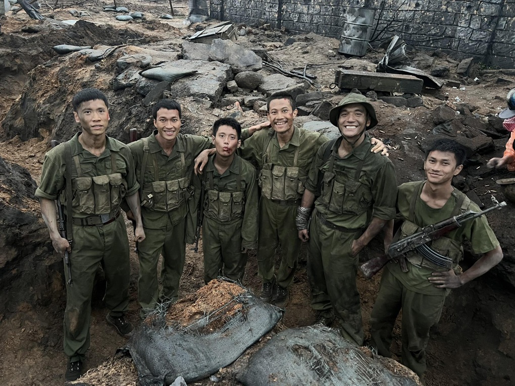 Tiết lộ thú vị về giọng Thanh Hóa của Phương Nam trong phim Mưa đỏ - 2 Tiết lộ thú vị về giọng Thanh Hóa của Phương Nam trong phim Mưa đỏ - 2