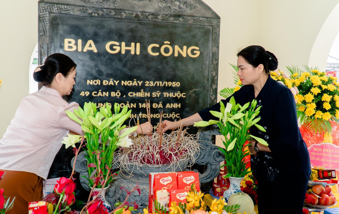 Khánh thành Nhà bia tưởng niệm 49 chiến sĩ tiễu phỉ ở Mường Khương - 2 Khánh thành Nhà bia tưởng niệm 49 chiến sĩ tiễu phỉ ở Mường Khương - 2