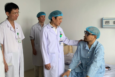 Hai ca ghép thận đầu tiên từ tạng của người hiến chết não xuất viện