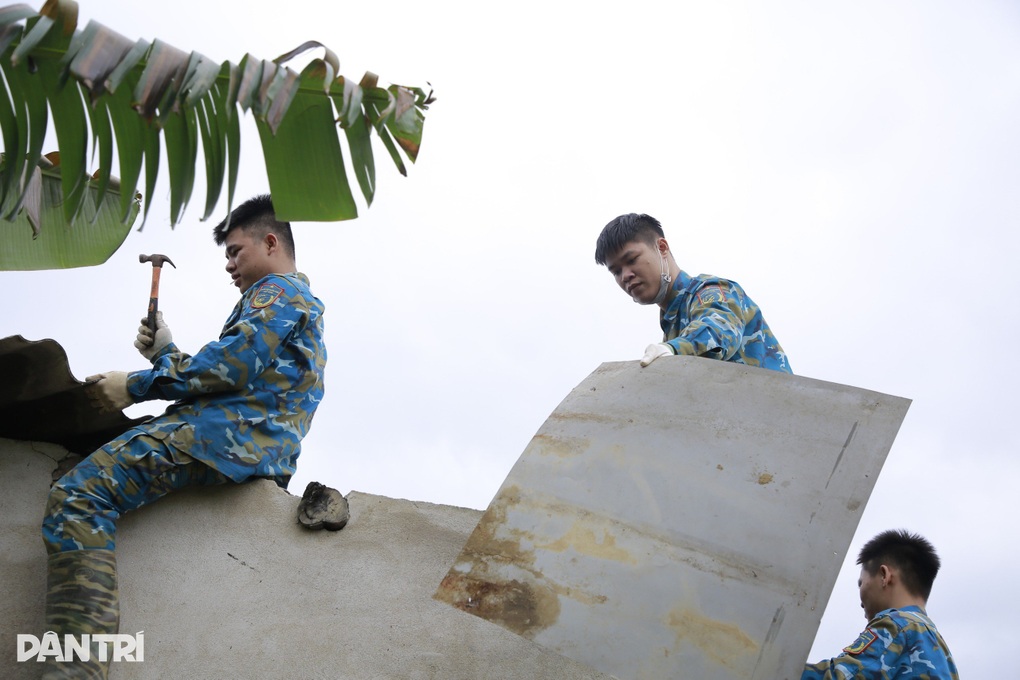 Su-doan-372-sua-chua-nha-cho-nguoi-dan_congbinh 3 Su-doan-372-sua-chua-nha-cho-nguoi-dan_congbinh 3