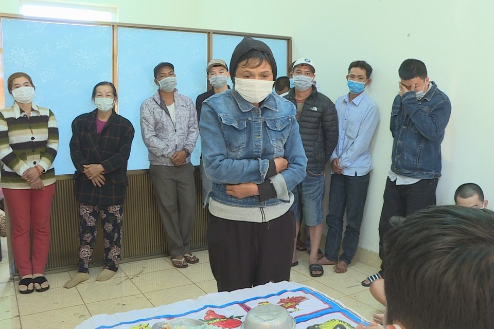 Triệt xóa nhóm chơi bầu cua hàng trăm triệu đồng tại phố núi - 1 Triệt xóa nhóm chơi bầu cua hàng trăm triệu đồng tại phố núi - 1