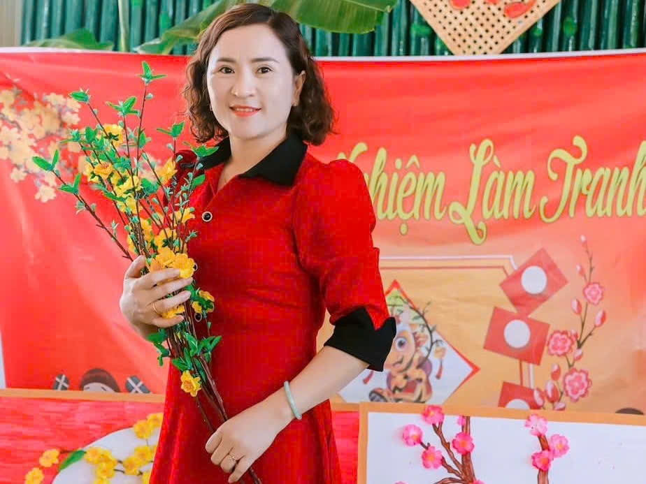 ຄູດີເດັ່ນປີ 2024 ເລົ່າເລື່ອງການກ້າວເຂົ້າສູ່ອາຊີບ ຂອບໃຈ... ກໍາລັງໃຈຈາກປະຊາຊົນ - 1 Nhà giáo tiêu biểu 2024 kể chuyện vào nghề nhờ... bà con động viên - 1