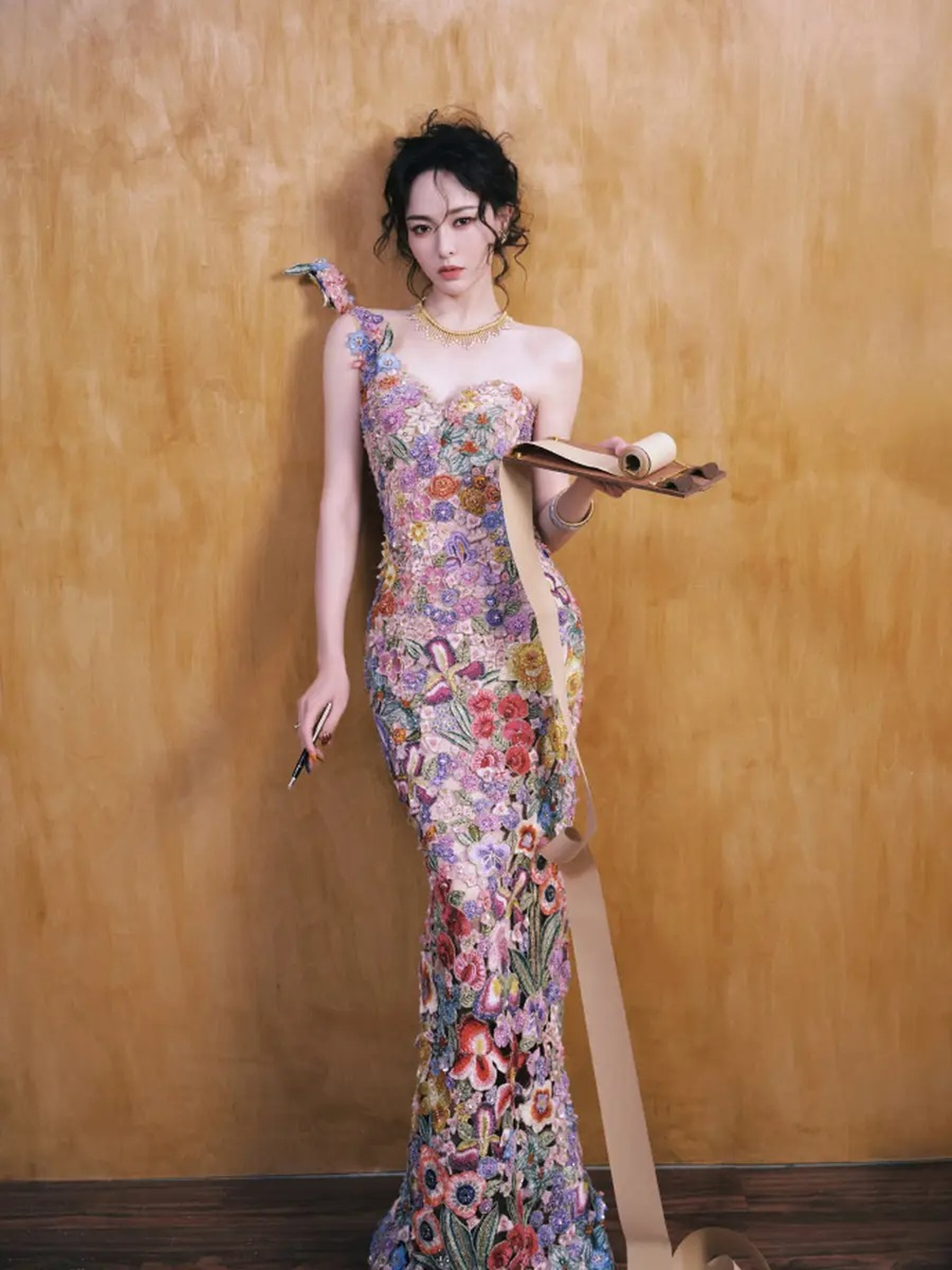 Địch Lệ Nhiệt Ba tái xuất tuyệt đối điện ảnh sau 2 năm không đi thảm đỏ - 6 Địch Lệ Nhiệt Ba tái xuất tuyệt đối điện ảnh sau 2 năm không đi thảm đỏ - 6