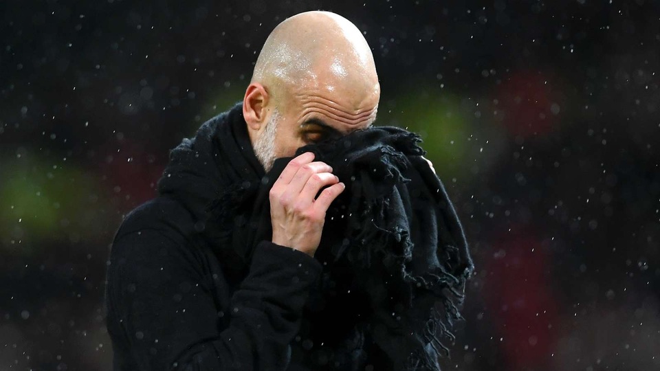 Sir Alex cười mãn nguyện, Pep Guardiola chạm mốc tệ chưa từng thấy - 2 Sir Alex cười mãn nguyện, Pep Guardiola chạm mốc tệ chưa từng thấy - 2