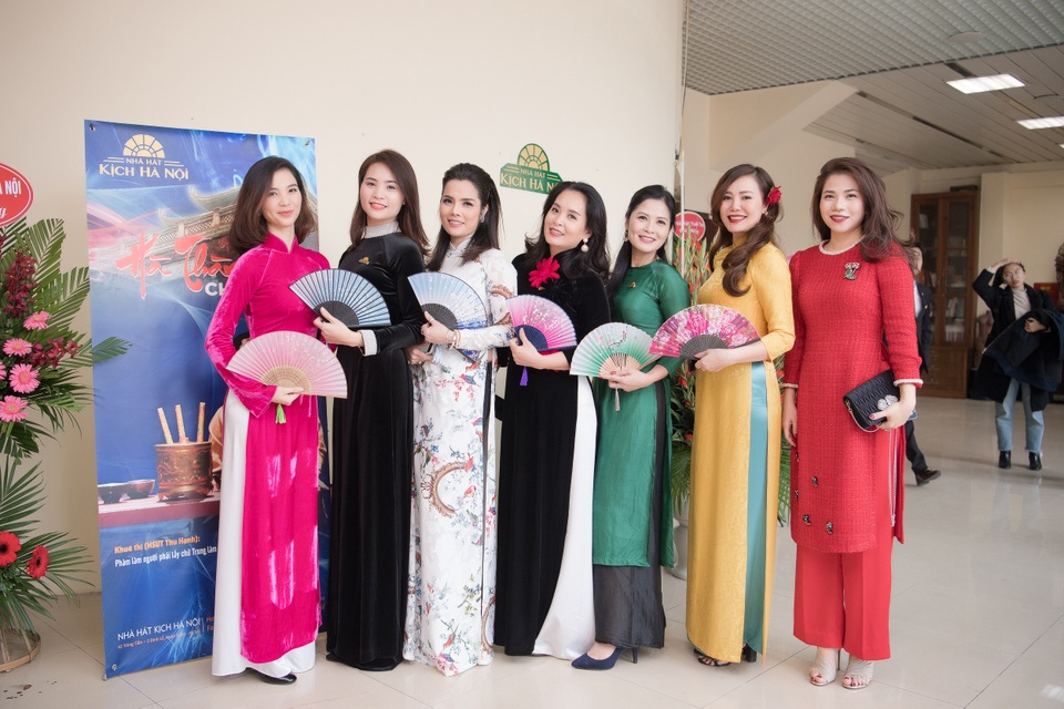 Dàn “Táo Quân” hội ngộ các thế hệ vàng của làng sân khấu Hà Nội - 16 Dàn “Táo Quân” hội ngộ các thế hệ vàng của làng sân khấu Hà Nội - 16