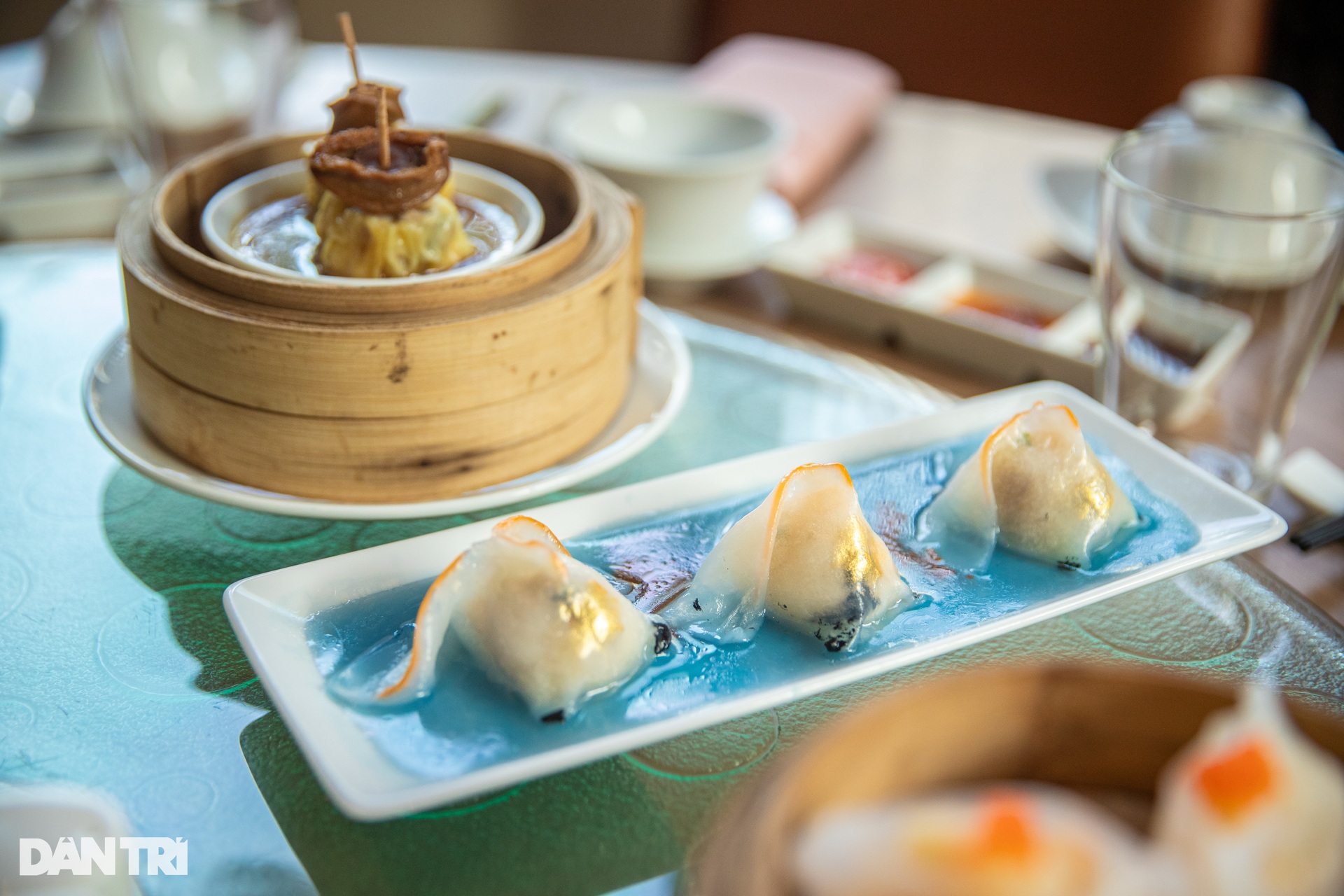 Nhà hàng hơn 2 thập kỷ ở TPHCM đưa bào ngư, vàng lá vào dimsum - 5 Nhà hàng hơn 2 thập kỷ ở TPHCM đưa bào ngư, vàng lá vào dimsum - 5