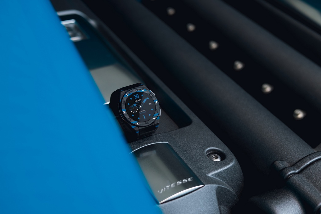 Bugatti ra mắt đồng hồ thông minh đầu tiên bằng vật liệu sợi carbon - 8 Bugatti ra mắt đồng hồ thông minh đầu tiên bằng vật liệu sợi carbon - 8
