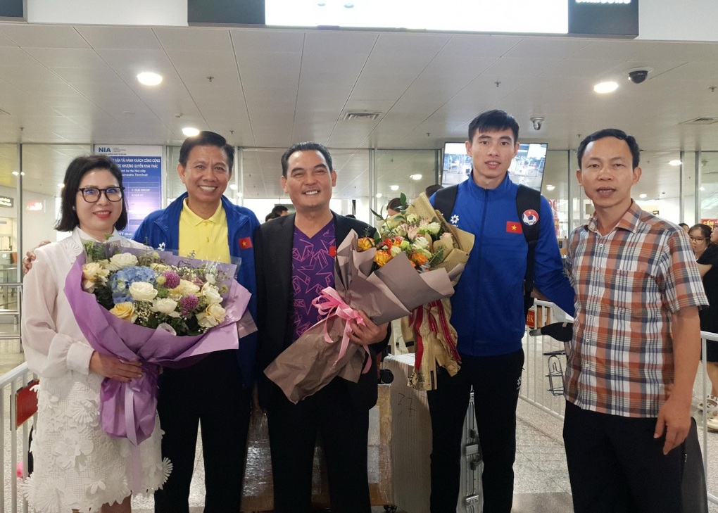 U23 Việt Nam về nước sau giải U23 châu Á, HLV Hoàng Anh Tuấn trải lòng - 1 U23 Việt Nam về nước sau giải U23 châu Á, HLV Hoàng Anh Tuấn trải lòng - 1