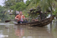 Nước ngập từ đêm đến sáng, cuộc sống người dân ven sông Sài Gòn bị đảo lộn