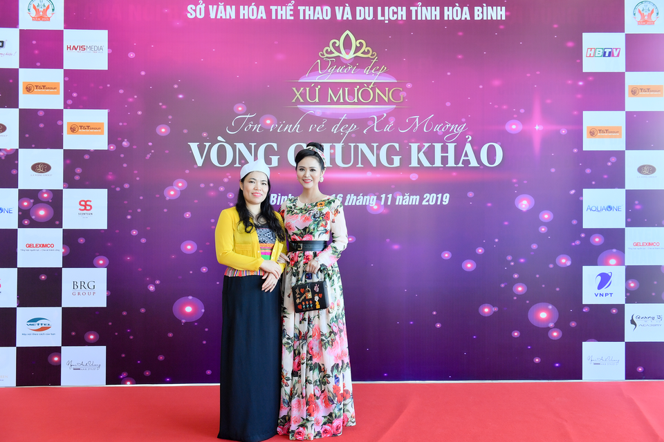 Nữ hoàng hoa hồng Bùi Thanh Hương hội ngộ siêu mẫu Hạ Vy trên ghế nóng “Người đẹp xứ Mường” - 4 Nữ hoàng hoa hồng Bùi Thanh Hương hội ngộ siêu mẫu Hạ Vy trên ghế nóng “Người đẹp xứ Mường” - 4