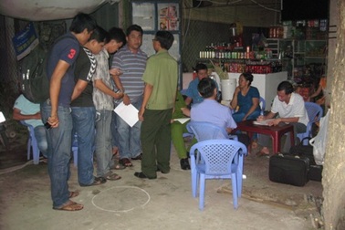 Đang chơi bi da, một thanh niên bị truy sát 