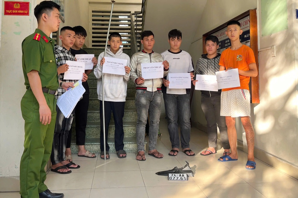 Truy bắt nhóm đối tượng vô cớ dùng hung khí hành hung người đi đường - 2 Truy bắt nhóm đối tượng vô cớ dùng hung khí hành hung người đi đường - 2