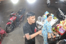 Người đàn ông xăm trổ đánh phụ nữ mang thai vì gói mì tôm