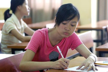 Nộp bản sao bằng tốt nghiệp cùng hồ sơ ĐKDT? 