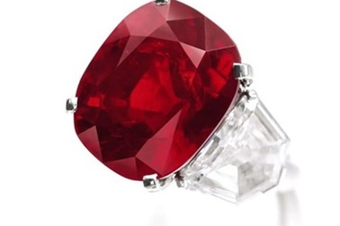 Bán đấu giá viên ruby hồng ngọc đắt nhất thế giới