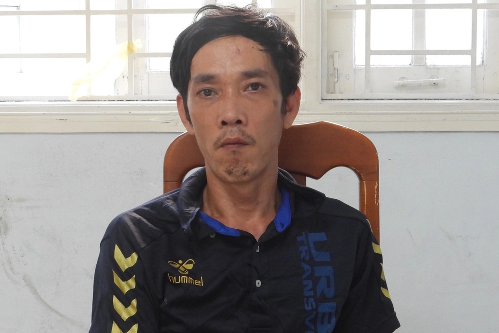 Lộ diện kẻ bịt mặt, đột nhập nhà dân trộm hơn 8 cây vàng - 1 Lộ diện kẻ bịt mặt, đột nhập nhà dân trộm hơn 8 cây vàng - 1