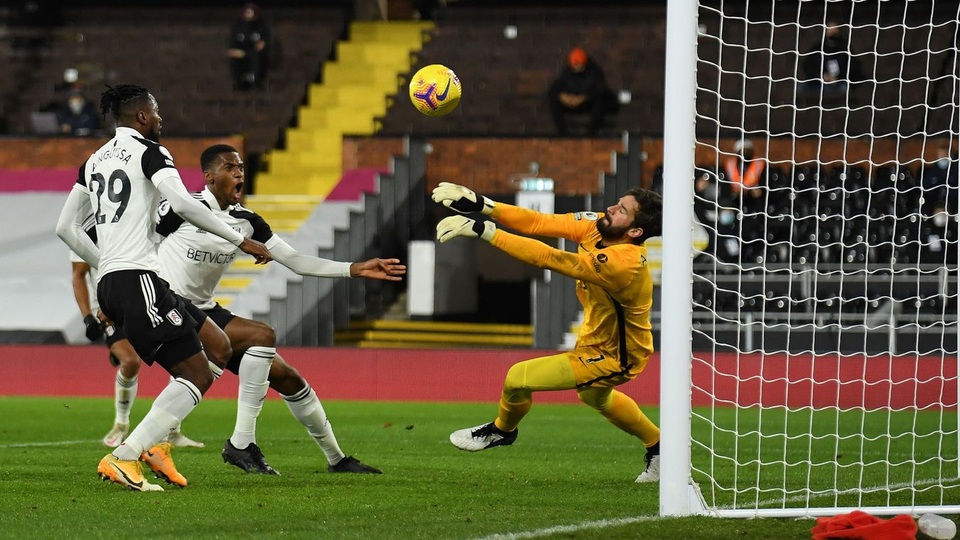 Vất vả hòa Fulham, Liverpool lỡ cơ hội giành ngôi đầu bảng - 4