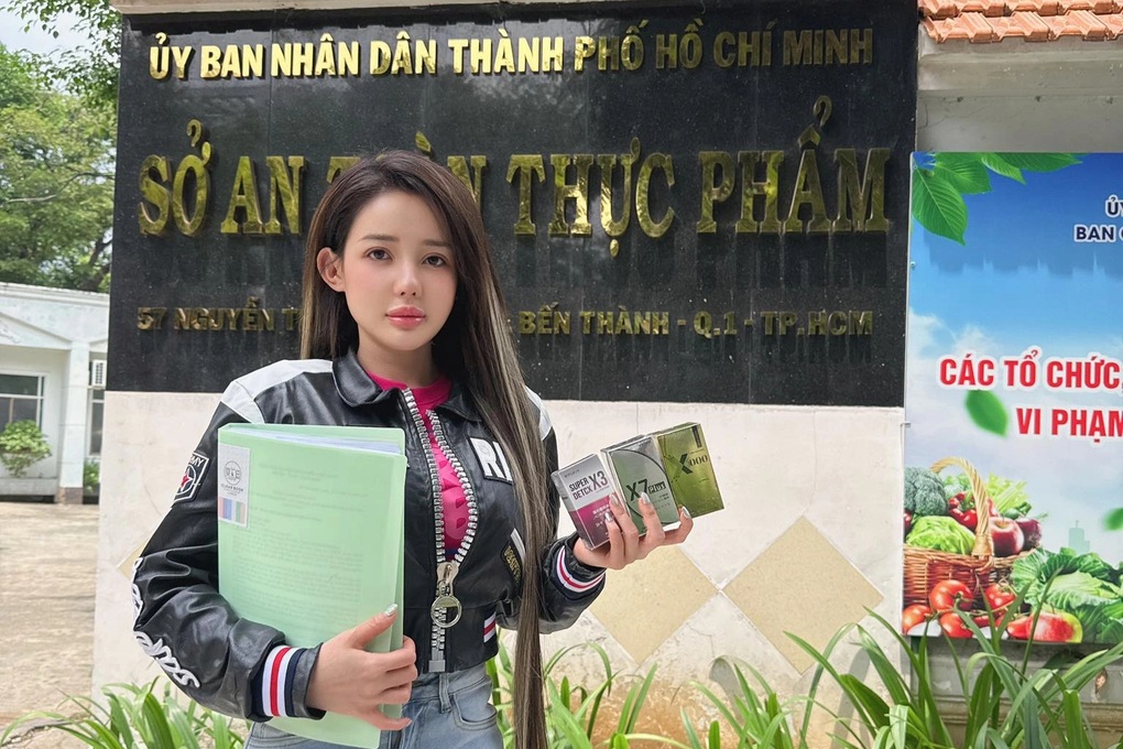 DJ Ngân 98 đến Sở An toàn thực phẩm TPHCM cung cấp hồ sơ sản phẩm giảm cân - 1 DJ Ngân 98 đến Sở An toàn thực phẩm TPHCM cung cấp hồ sơ sản phẩm giảm cân - 1