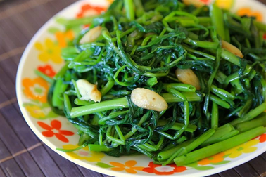 Loại rau "nhà nghèo" nhiều canxi như sữa, khắc tinh của ung thư