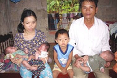 Nỗi buồn sinh ba khi gia cảnh túng thiếu