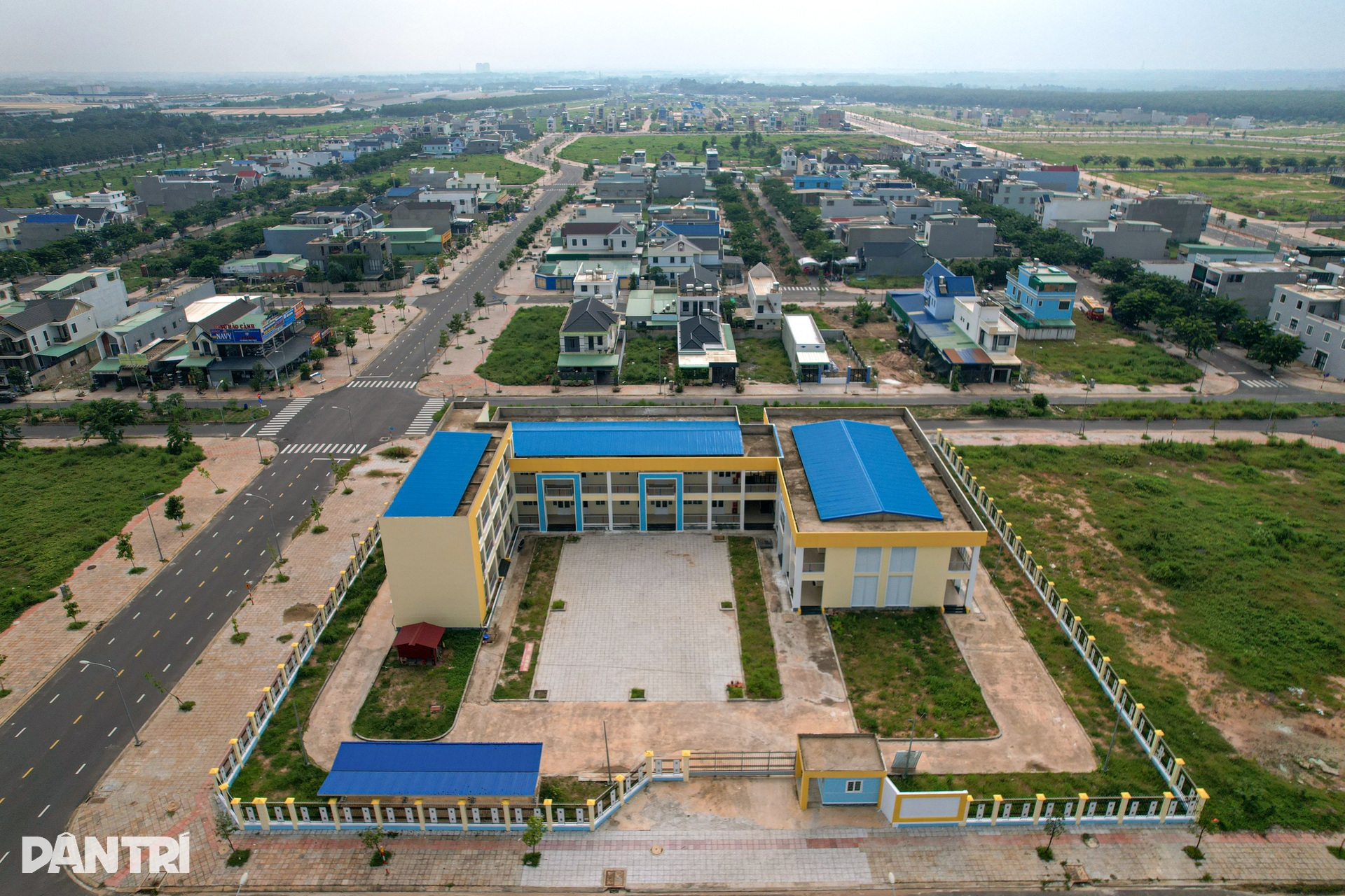 Trường học còn ngổn ngang, hàng nghìn học sinh khu tái định cư đi học ké - 13