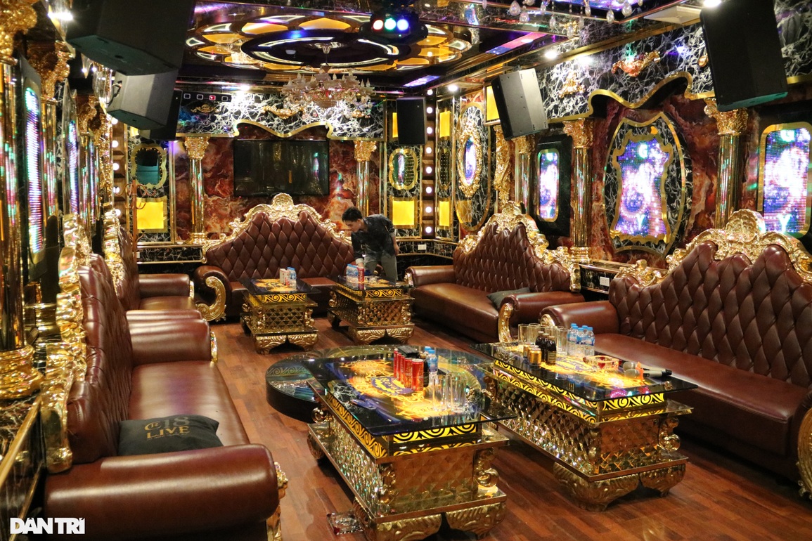 Chủ quán karaoke ở Hà Nội: Chi 4 tỷ đồng gồng gánh quán trong một năm - 2 Chủ quán karaoke ở Hà Nội: Chi 4 tỷ đồng gồng gánh quán trong một năm - 2