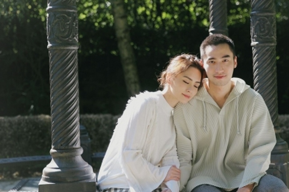 Chung Hân Đồng bị lộ chuyện ly hôn là do... La Chí Tường? - 1 Chung Hân Đồng bị lộ chuyện ly hôn là do... La Chí Tường? - 1