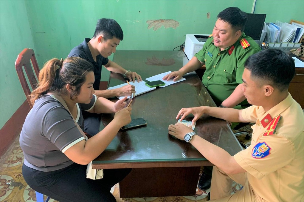 Chồng đánh rơi tiền nộp viện phí cho vợ, vào facebook tìm lại được tài sản - 1 Chồng đánh rơi tiền nộp viện phí cho vợ, vào facebook tìm lại được tài sản - 1