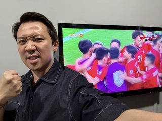 Hà Anh Tuấn, Thùy Tiên "đi bão" mừng đội tuyển Việt Nam vô địch AFF Cup - 10