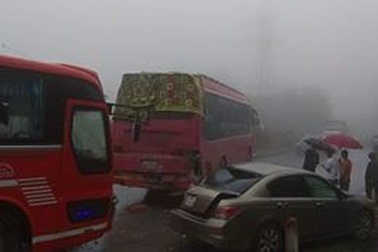 4 vụ tai nạn, 13 ô tô hư hỏng vì sương mù