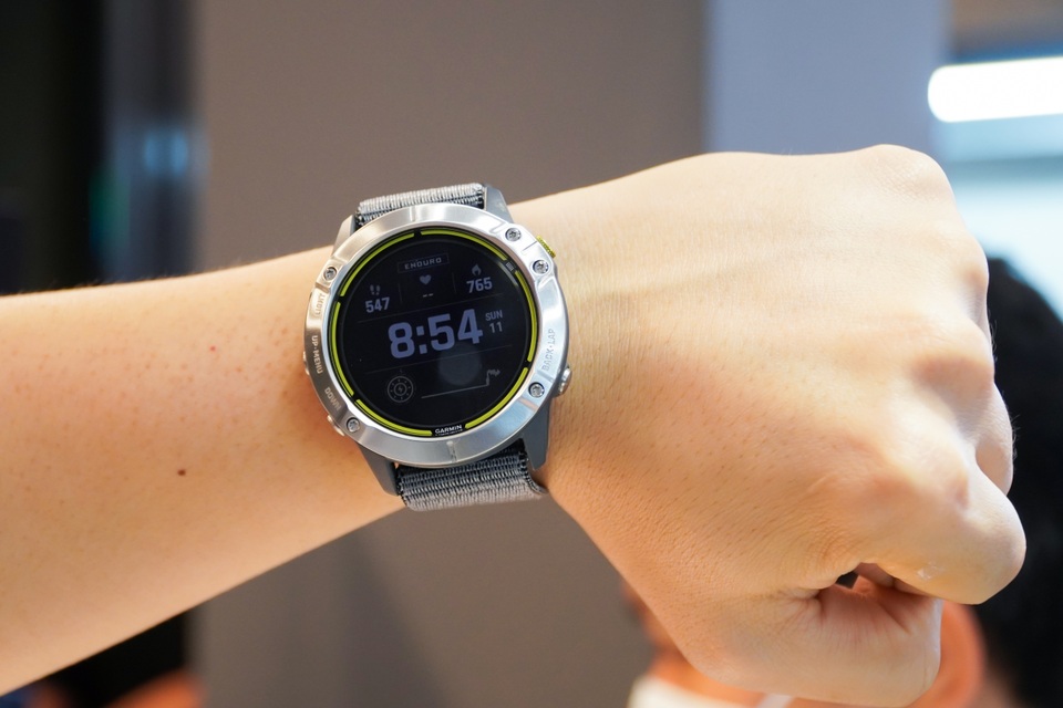 Smartwatch pin 65 ngày, giá 20 triệu đồng về Việt Nam - 2 Smartwatch pin 65 ngày, giá 20 triệu đồng về Việt Nam - 2